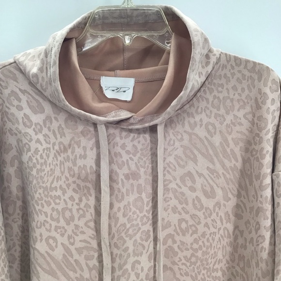 Dee Dee Women’s LUX Pullover Animal Print Casual Comfy Warm Blush Pink Size L - Picture 5 of 6